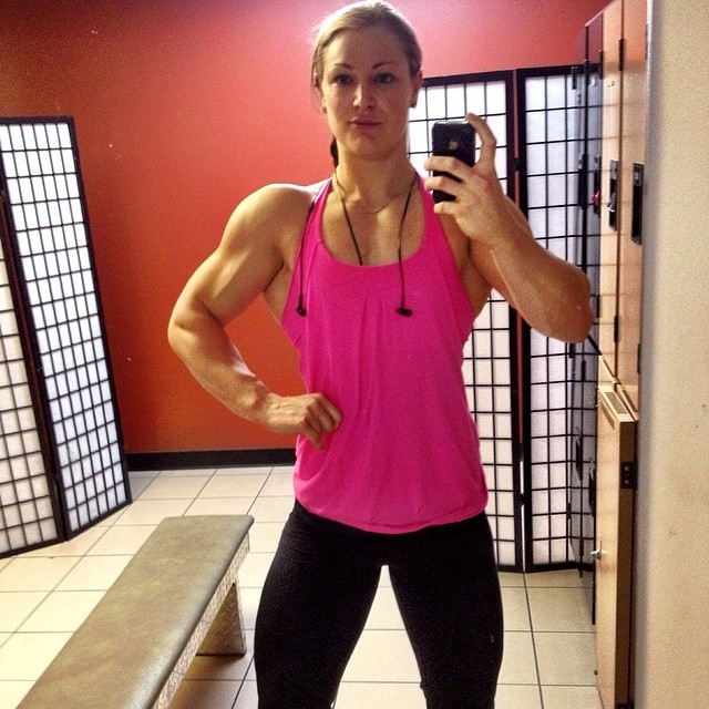 femularity:  Shayla Turcotte, 6’ tall, awesome