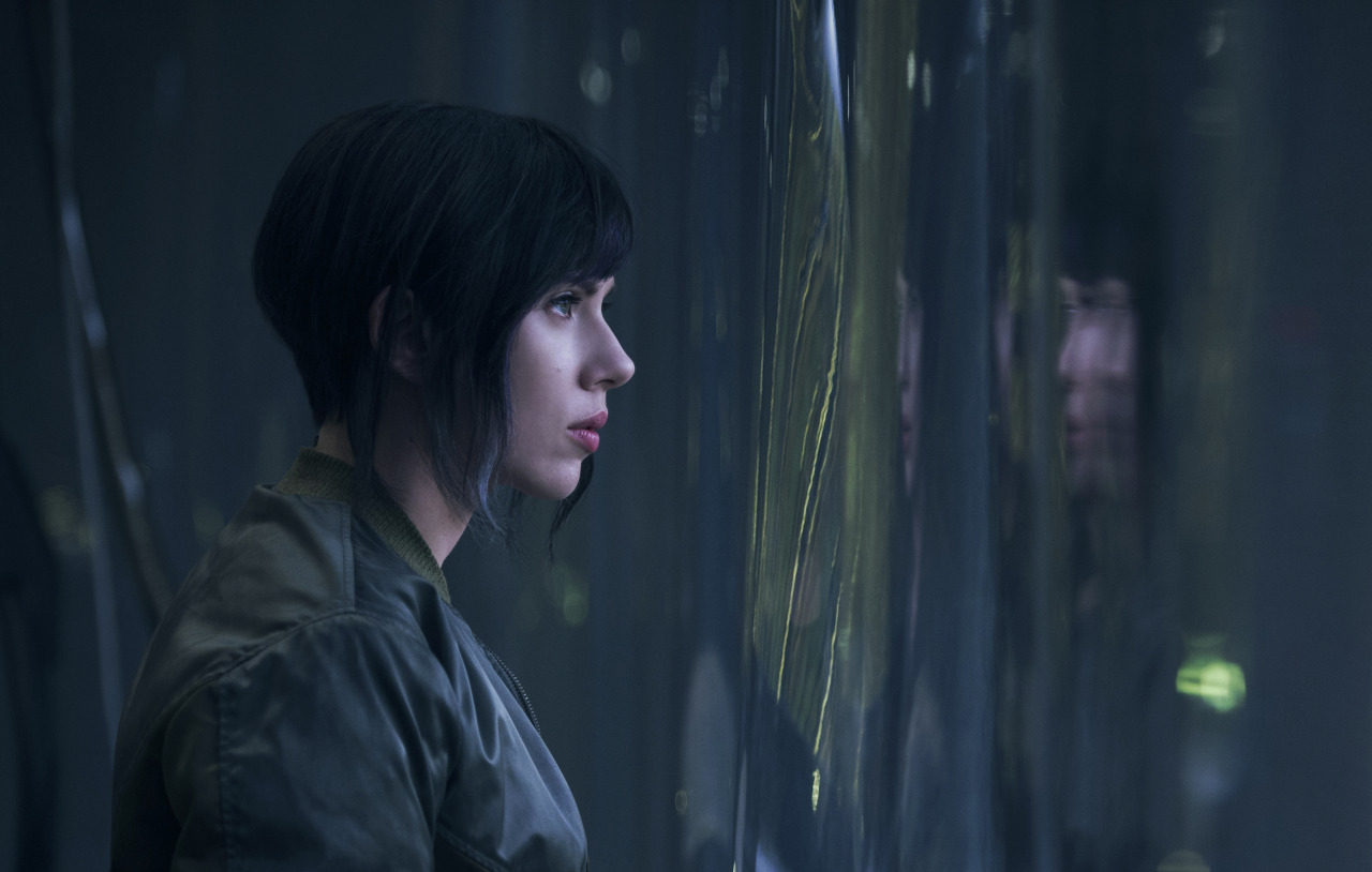 Ghost in the Shell (dir. Rupert Sanders).
“Sander’s big budget American adaption […] remains visually arresting with an impressive pan-Asian production design from Jan Roelfs but is hopelessly emotionally hollow. It never overcomes the oblivious...