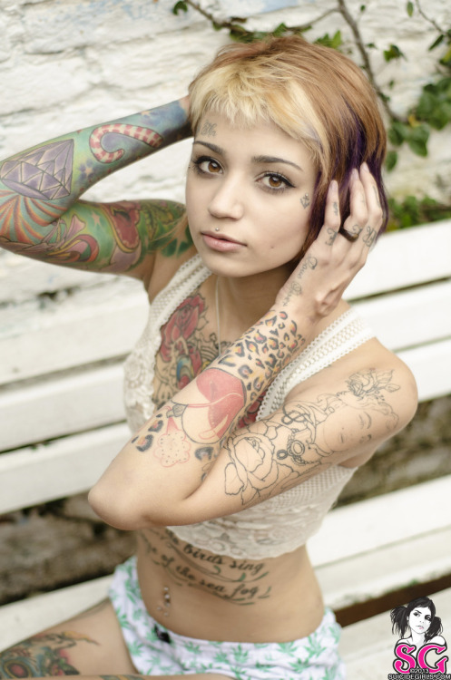 ohmygodbeautifulbitches:  AnaBuhr