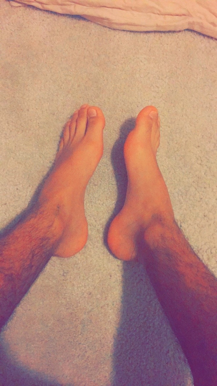 itzbinreal:  jshh:  👣 @jshh  I would suck on those 😈