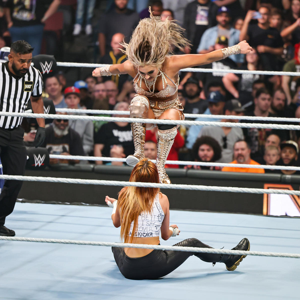 Tiffany Stratton Reacts To Becky Lynch vs. Trish Stratus Steel Cage Match -  PWMania - Wrestling News