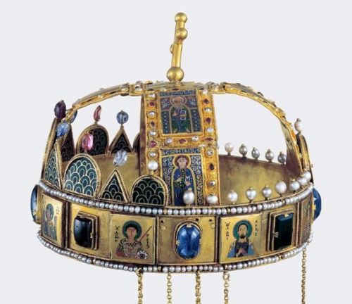 seehagiasophia:The Holy Crown of #Hungary, (side view) presumed made in #Constantinople in the 1070s