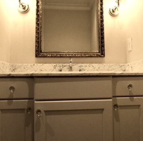 Powder Room - Traditional Powder Room