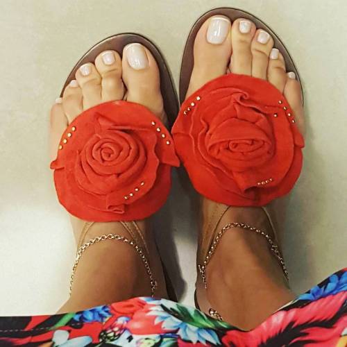 prettytoes69:Blooming flowers  #prettyfeet #feet #footfetishnation #footfetishgroup #toes #fetish #p