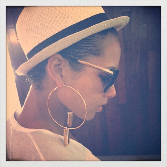 curvesincolor:  Alicia Keys. 