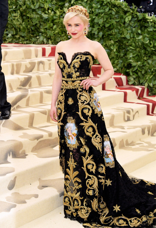 Emilia Clarke At The 2018 Met Gala Styled By Dolce & Gabbana 