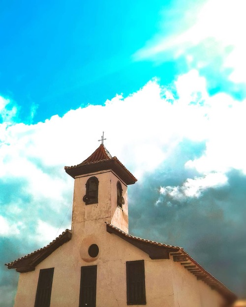 Cores e Detalhes - Igrejas - Chapa do Norte - MG / Memórias e Fragmentos de Viagens. Foto: @robertoc