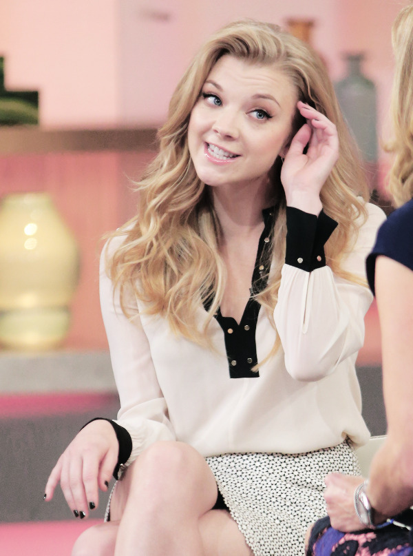 upsydedown:  Natalie Dormer on Good Morning America (11.14.2014) 