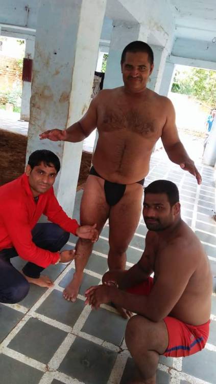 sentinarola: Hot Indian Daddy Wrestlers