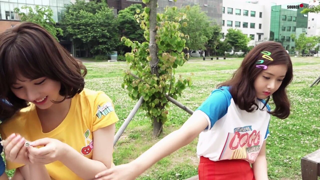 mooooosa:  I can’t believe Eunha proposed to 2 people in less than a minute