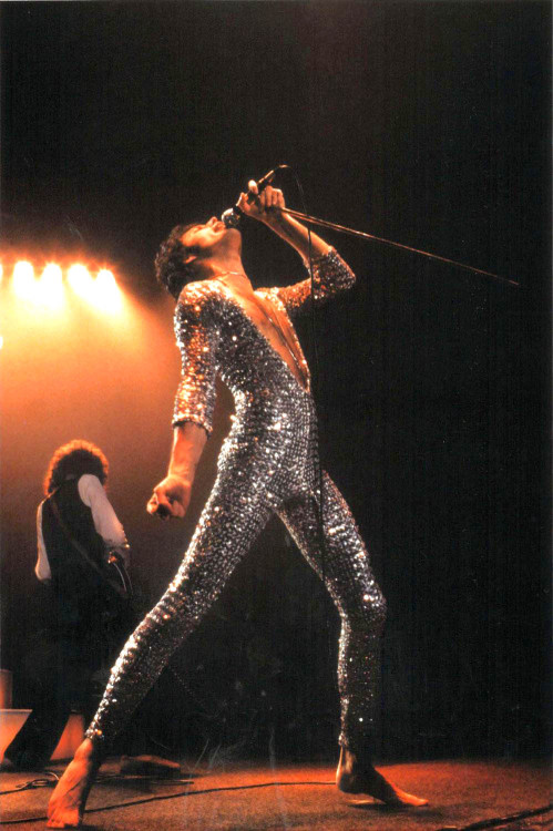 0l0l00l0:  soundsof71:  Queen in Detroit: Freddie Mercury and Brian May, Cobo Hall, November 18, 1977, by Robert Alford  🧩