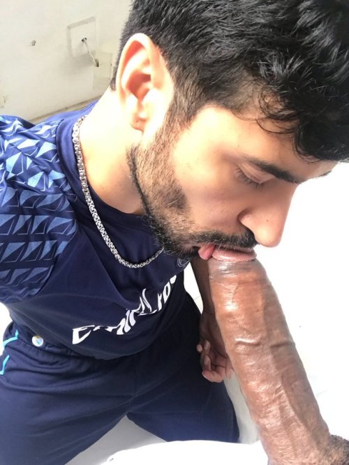 Porn photo colossal-blowjobs:  @gpmarcosgoiano sucking 