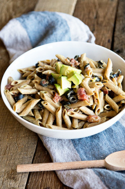 omg-yumtastic:  (Via: hoardingrecipes.tumblr.com)   Pasta with California Avocado Cream Sauce - Get this recipe and more http://bit.do/dGsN  Uh yes!