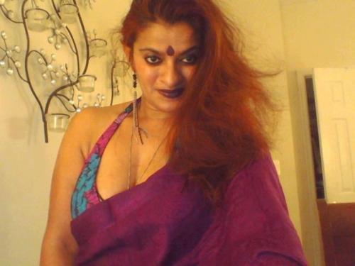 marriedladies:  hOT AND BEAUTIFUL BHABI JI