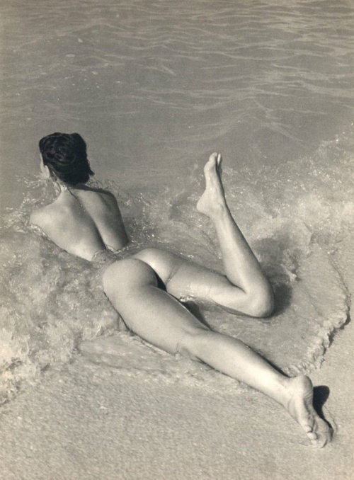 lightnessandbeauty:  André de Dienes, Etude de Nu (Nude study), 1949.