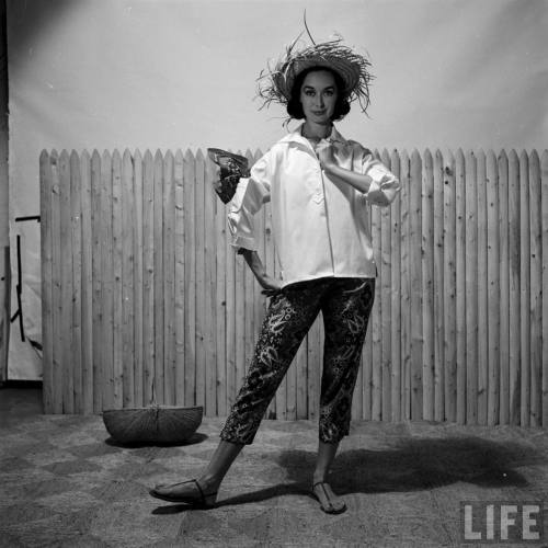 Bandana fashions(Nina Leen. 1956)