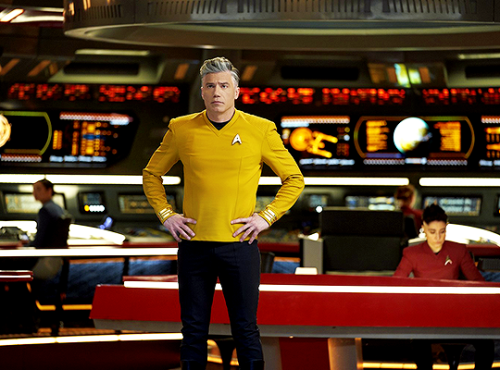 trek-daily:ANSON MOUNTas Christopher PikeSTAR TREK: STRANGE NEW WORLDS (2022-)