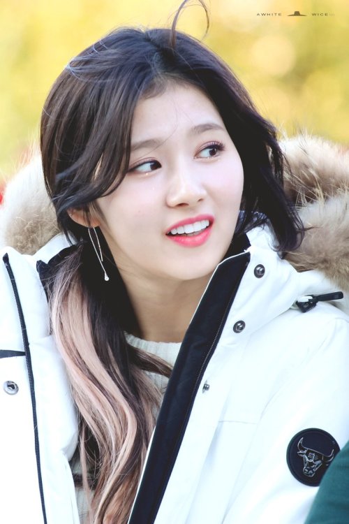 fyeah-twice:  © A WHITE | do not edit. 