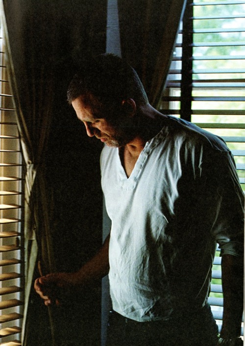 littlethankto-someone-eachday:  Waiting for Tiago and running up to him XD