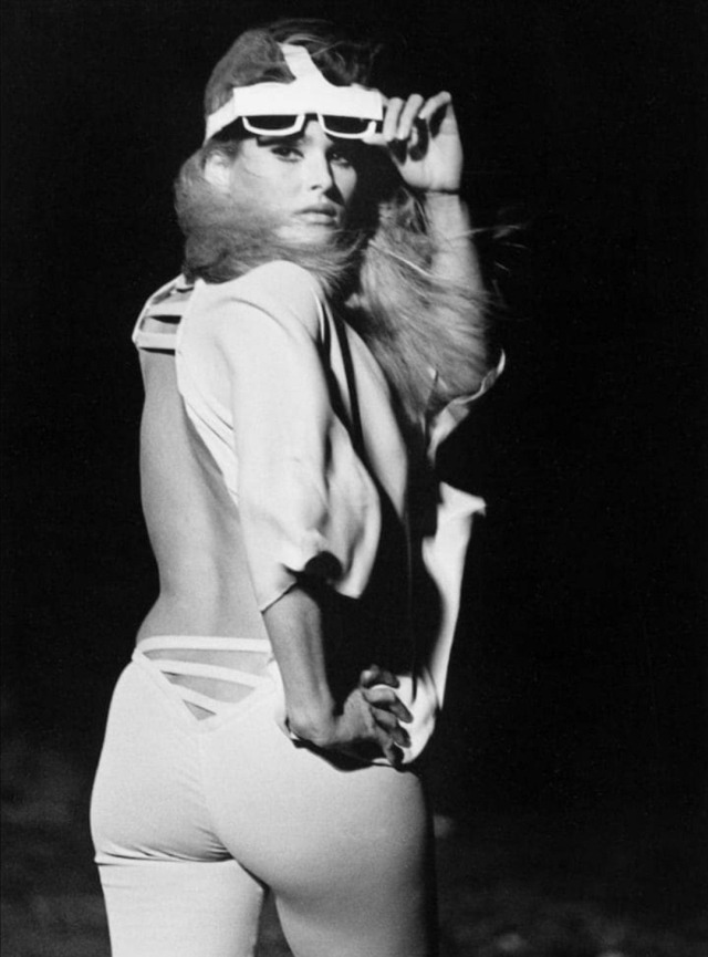 Ursula Andress on the set of the science fiction film La decima vittima (The 10th Victim, Italy/France, 1965) photo 