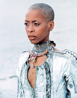 lvmrsmn:  Erykah Badu