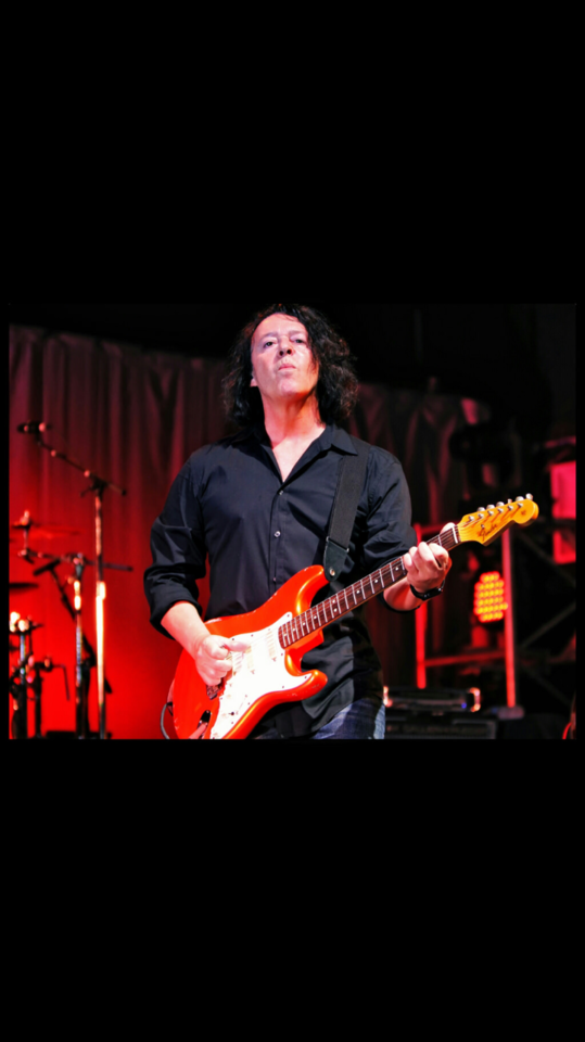 HAPPY BIRTHDAY ROLAND ORZABAL 🎉🎉🎉❤️💕🌻🌻🌻