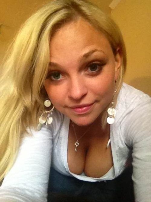 girlswithbigassets:  Once in awhile she lets me have a glimpse of the key to my chastity