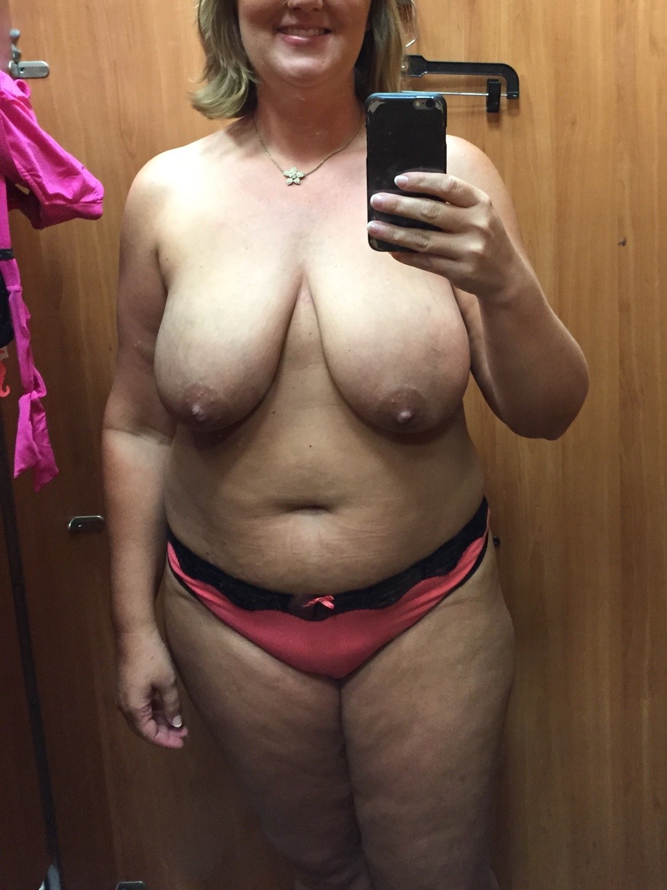 mrsj-thepawg:  Mrs J is keeping us up to date on her shopping habits!