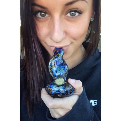 Nice piece #stonerbabes #stonergirls #stonerchicks #stoner #girlswhosmoke #weed #pipe