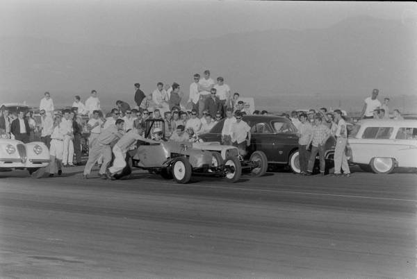 hotrodzandpinups:  Vintage Drags
