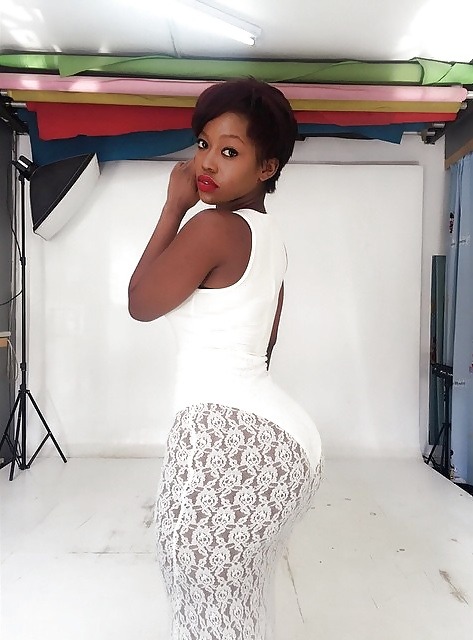 toekreka:  Sexy South African.  SHORTY GOT A ASS ON HER!