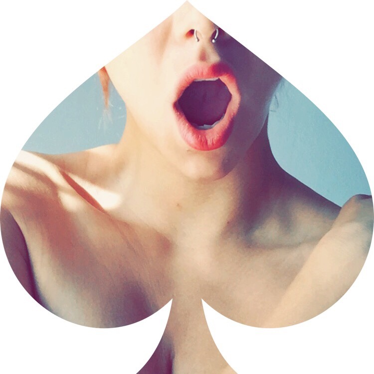 misiaclive:  Sorry I couldn’t help it, here’s another selfie of my new piercing!