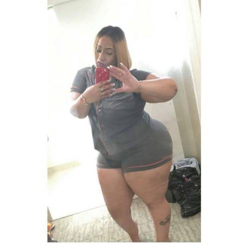 #thickthursdays #thighsthursday #thickthighlife #thick #thickythickgirl #thickness #thickthighnation