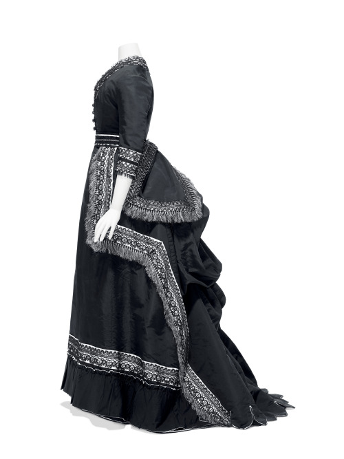 Mourning dress, 1872-74From the Metropolitan Museum of Art