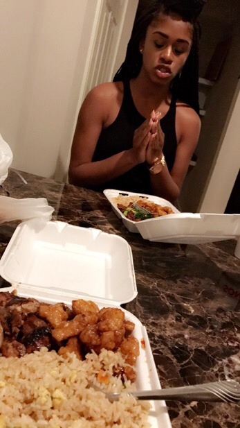 ayemuhhfucka:  devthagoddess: drewthoven:  bboyplankton:   chrissongzzz: Girls Love Food Boy. Make them eat , be faithful to them and you will have the Best Girl in the world. 💯 Lol she’s so happy in every single photo.   I’m tryna feed a girl