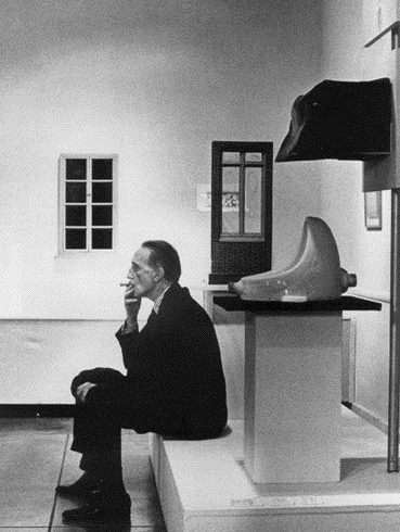 zzzze:  Marcel Duchamp,  Portrait, At the Fountain