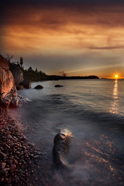 wowtastic-nature:💙 Superior on 500px by Todd Wall, Asheville, United States☀   892✱1338px-rating:99.6◉  Photo location: Google Maps 