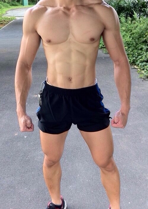 mendoitbetter:  Mmm… Boy! Love this body!