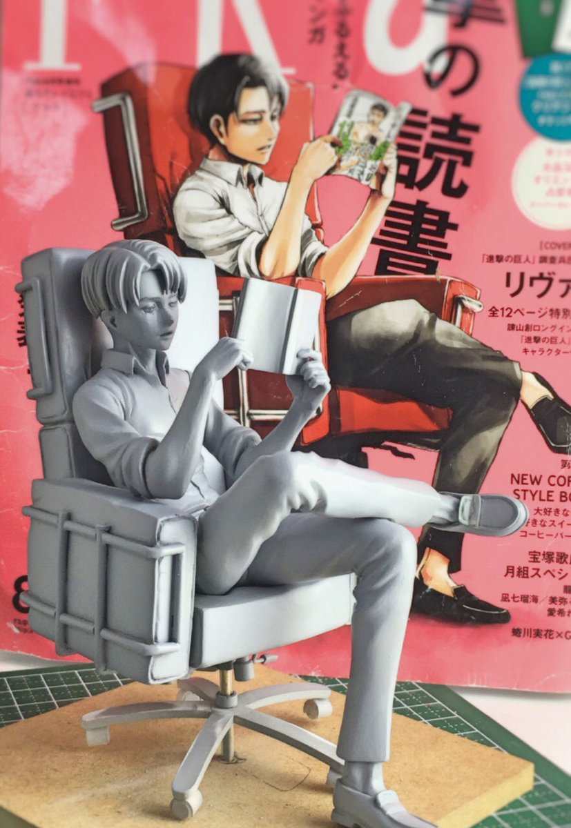 Hobby sculptor Chikashi shares her incredible rendition of Levi in the red chair,