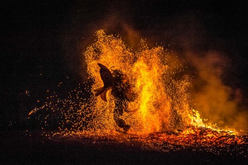 newguineatribalart:Masked Baining Fire Dancers Papua New Guinea