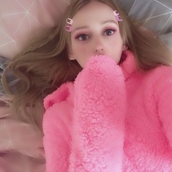 sparklfairy:  Am i wearing too much pink? 💕  I just love her so much 😍♥️🌸😭💋👩‍❤️‍💋‍👩🐰🎀💘