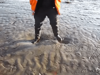 moong0ddessz:sixpenceee:Walking on quicksand is possible because it’s a non-newtonian fluid.Basicall