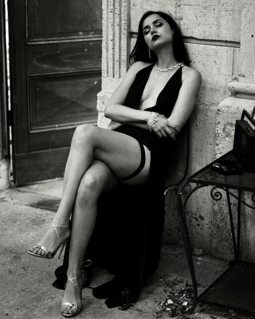 tresbongout:  Ana de Armas on the set of No Time to Die photographed by Greg Williams.