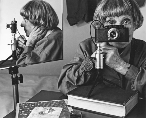 letaobloquista:Ilse Bing, Self-portrait, 1986