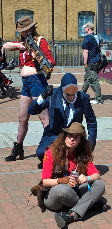 iloveteamfortresstoo: TF2 cosplay pics from MCM Expo! The BLU Spy tried to get revenge on me for giv