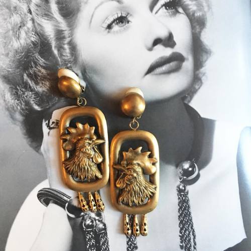 @joseffofhollywood Rooster Earrings #vintagejewelry #holidayshopping #estatejewelsbygr #joseffofholl