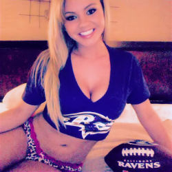 lamniatpac:  @BreeOlsen getting ready for the #SuperBowl sporting the #Raven gear 