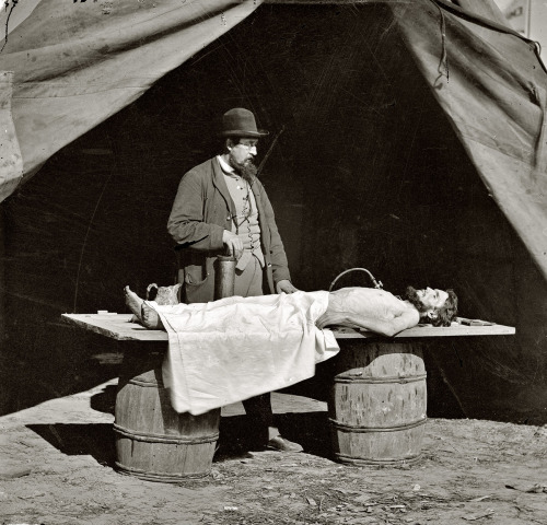 Surgeon embalming a fallen soldier, American Civil War.