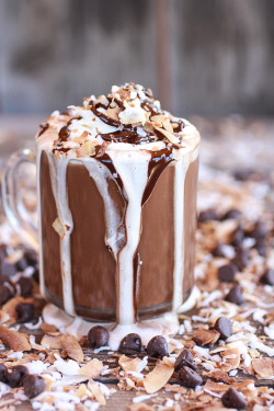 in-my-mouth:  Toasted Coconut Chocolate Pumpkin Spice Latte with Chocolate Drizzle  