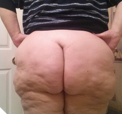 aguywholikesfatgirls:  damnthosehips:  The booty!  good lord…wow.   Best ass i’ve seen in a long time.  